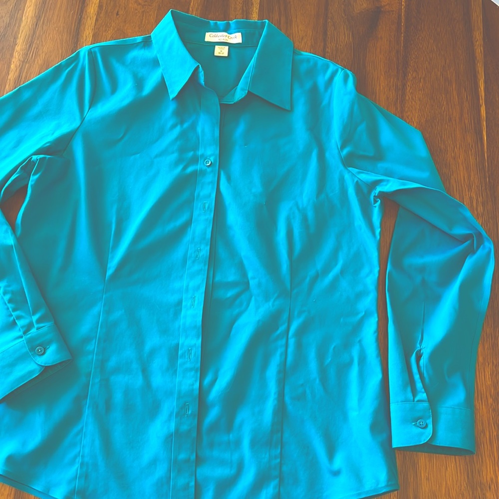 Beautiful turquoise no-iron tailored blouse, size medium
